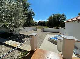 Appealing Apartment With Garden