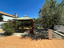 Appealing Apartment With Garden