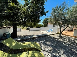 Appealing Apartment With Garden