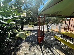 Appealing Apartment With Garden