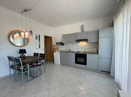 Appealing Apartment With Garden