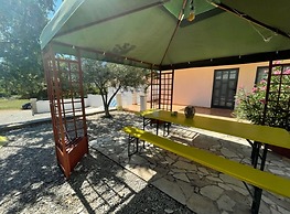 Appealing Apartment With Garden