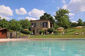 Characteristic Farmhouse With Pool
