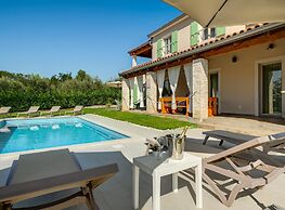 Villa in Serene Location