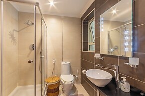 Modern and Comfortable Apart Savoy Garden