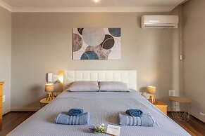 Modern and Comfortable Apart Savoy Garden