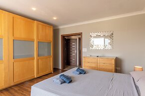 Modern and Comfortable Apart Savoy Garden