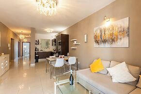 Modern and Comfortable Apart Savoy Garden