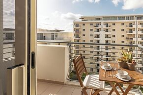 Modern and Comfortable Apart Savoy Garden