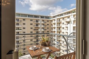 Modern and Comfortable Apart Savoy Garden