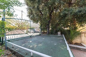 Perfect Beachfront Getaway Ideal for Families