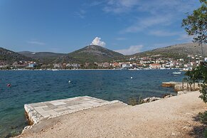 Perfect Beachfront Getaway Ideal for Families