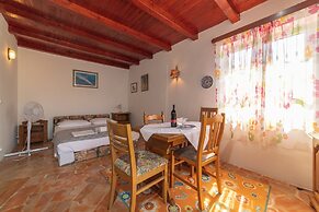 Perfect Beachfront Getaway Ideal for Families