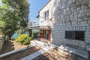 Perfect Beachfront Getaway Ideal for Families