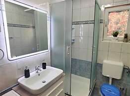 Exquisite Crikvenica Apartment With Balcony