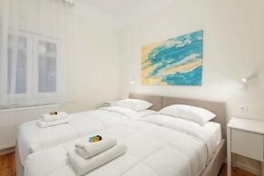 Trentatre, Nilie Hospitality MGMT