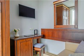 EONA BEACH RESORT by Greek Pride