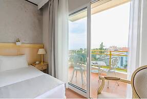 EONA BEACH RESORT by Greek Pride