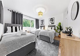 2BR Flat, Free Parking, Close to Airport & Centre