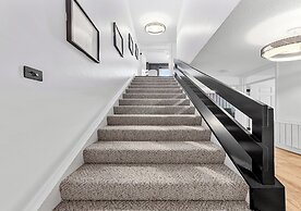 2BR Flat, Free Parking, Close to Airport & Centre