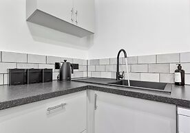 2BR Flat, Free Parking, Close to Airport & Centre
