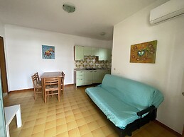 Accommodation With Shared Garden Close to the sea