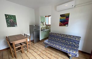 Accommodation With Shared Garden Close to the sea