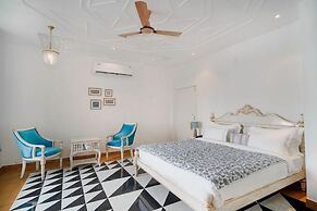 Grandrosse Boutique - Lake Facing Hotel