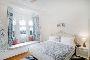 Grandrosse Boutique - Lake Facing Hotel