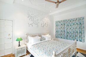 Grandrosse Boutique - Lake Facing Hotel