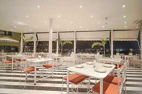 Grandrosse Boutique - Lake Facing Hotel