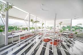 Grandrosse Boutique - Lake Facing Hotel