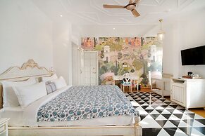 Grandrosse Boutique - Lake Facing Hotel