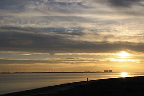 3 Bedroom Mersea Beach Retreat-getaway by the Sea