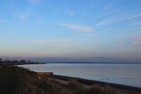 3 Bedroom Mersea Beach Retreat-getaway by the Sea