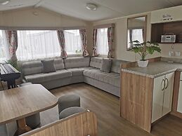 3 Bedroom Mersea Beach Retreat-getaway by the Sea
