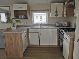 3 Bedroom Mersea Beach Retreat-getaway by the Sea