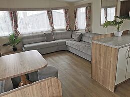 3 Bedroom Mersea Beach Retreat-getaway by the Sea