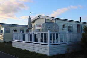 3 Bedroom Mersea Beach Retreat-getaway by the Sea