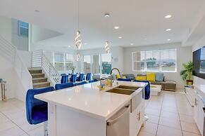 2 Mi to Fantasy Springs Casino: Lakefront Retreat!