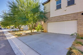 2 Mi to Fantasy Springs Casino: Lakefront Retreat!