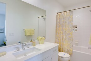 2 Mi to Fantasy Springs Casino: Lakefront Retreat!