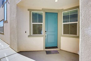 2 Mi to Fantasy Springs Casino: Lakefront Retreat!