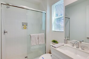 2 Mi to Fantasy Springs Casino: Lakefront Retreat!