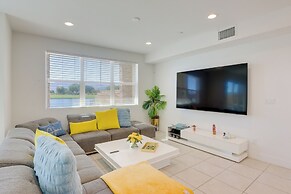 2 Mi to Fantasy Springs Casino: Lakefront Retreat!