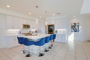 2 Mi to Fantasy Springs Casino: Lakefront Retreat!