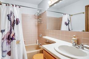 Steps to Main Street: Mtn-view Frisco Condo