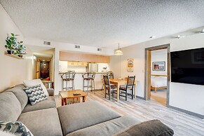 Steps to Main Street: Mtn-view Frisco Condo