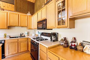 1 Mi to Skiing & Hiking: Big Bear Cabin