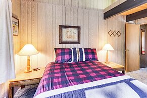 1 Mi to Skiing & Hiking: Big Bear Cabin